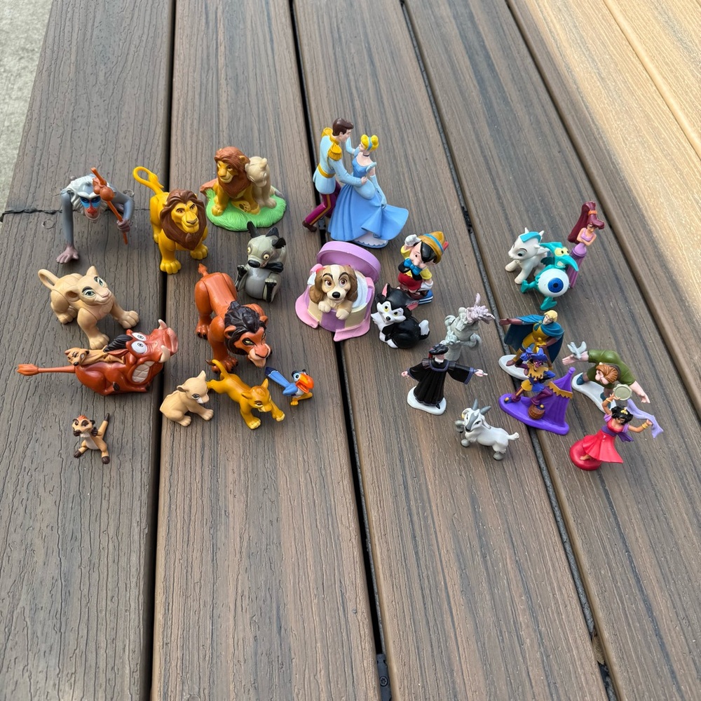 Vintage Disney Character Figurine Lot Lion King Lady & Tramp Cinderella Toy Set
